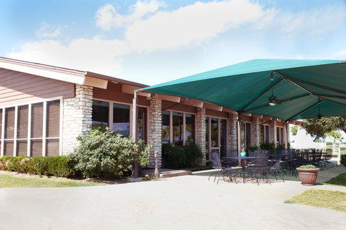 HF+OUTSIDE+RESTAURANT+WITH+AWNING